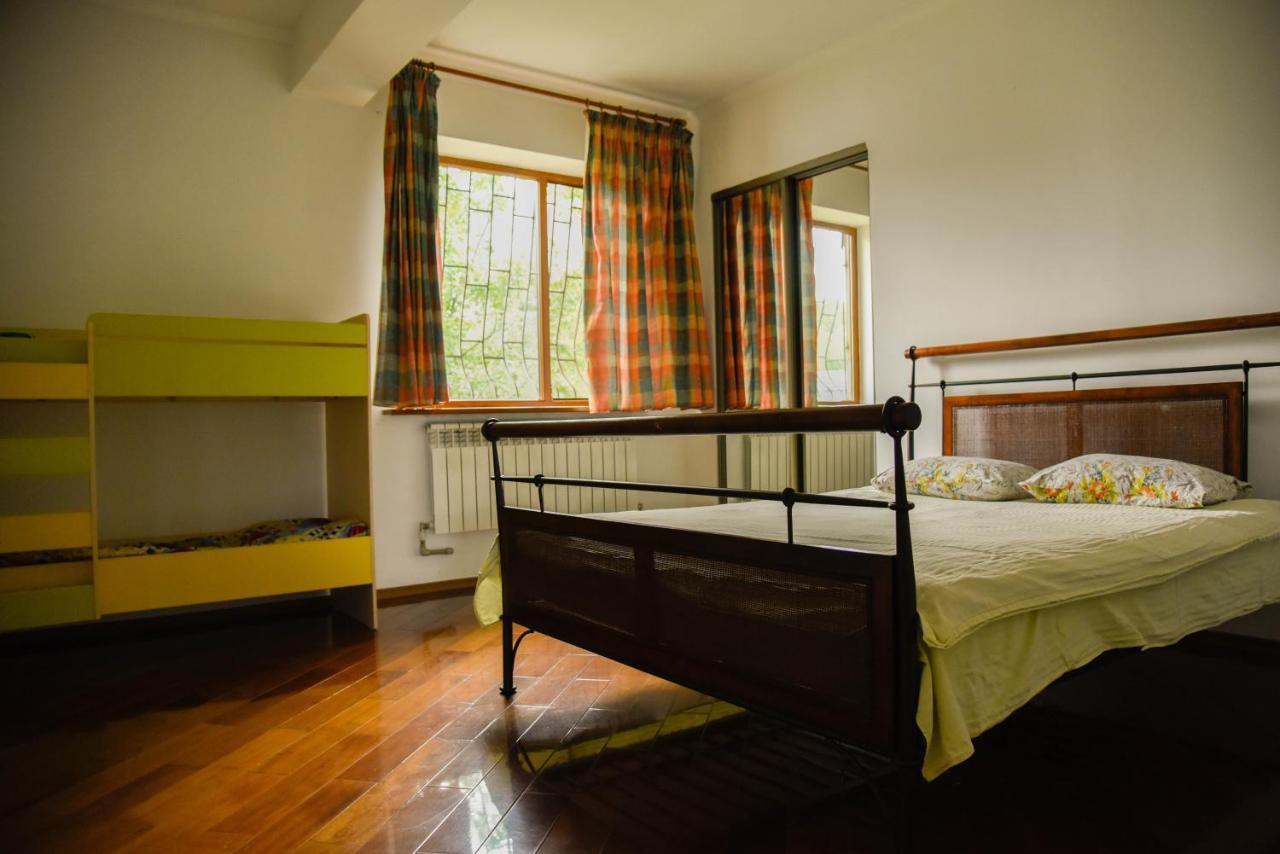 "European" Backpackers Hostel In Ałma Ata Zewnętrze zdjęcie